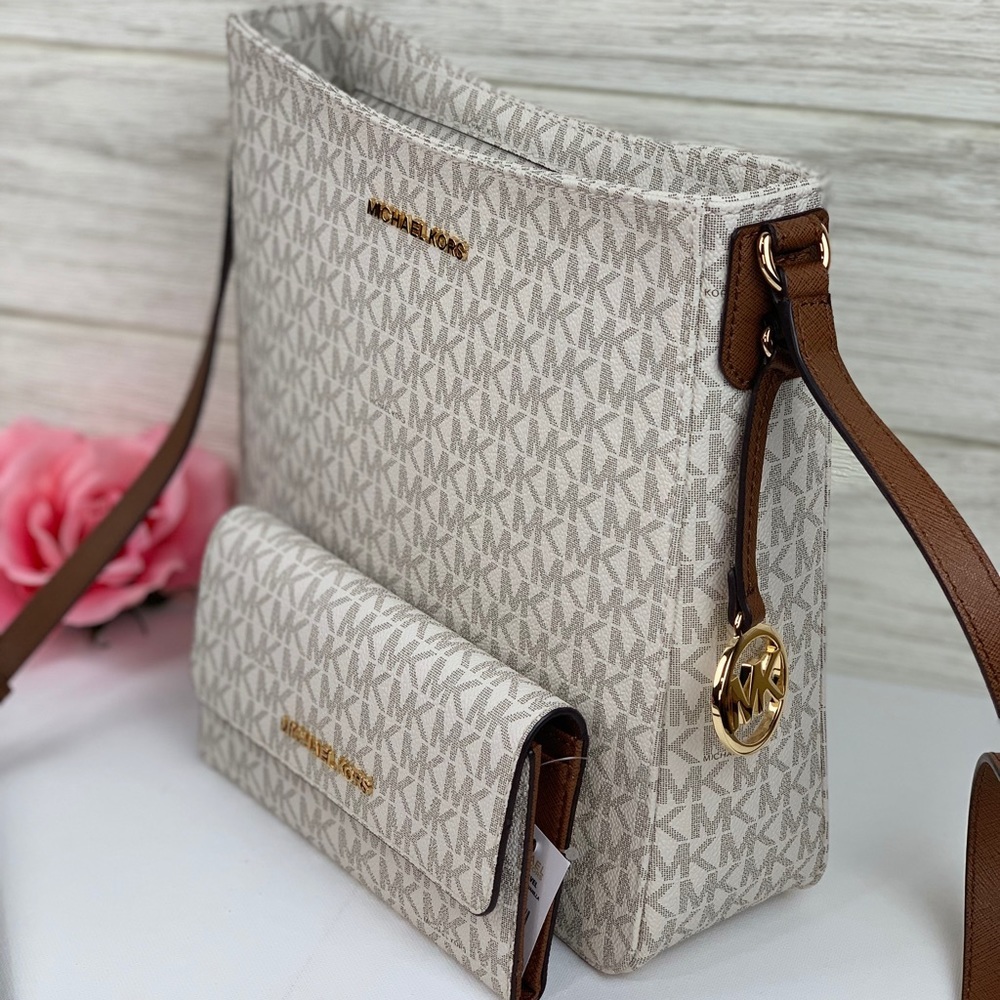 🌺Michael Kors LG Crossbody Bag & Wallet Set